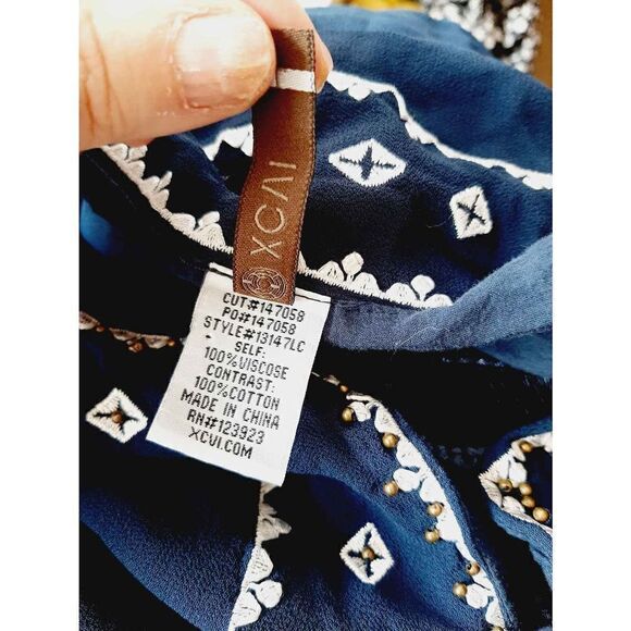 XCVI blue white embroidered bohemian lined sz L blouse - Picture 4 of 4